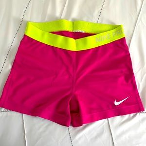 NikePro Dri-Fit Booty Shorts 3” Large